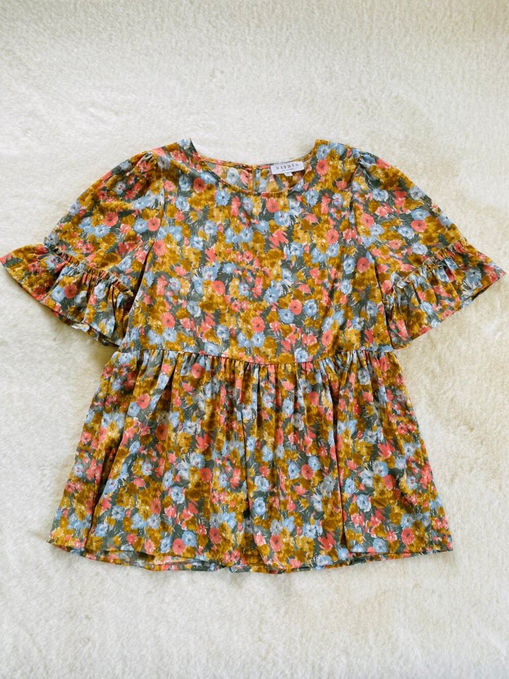 Hayden Floral Blouse Size M Flutter Sleeves Relaxed Fit Excellent Condition